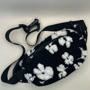Cute iheartraves roses floral fleece fanny pack black and white